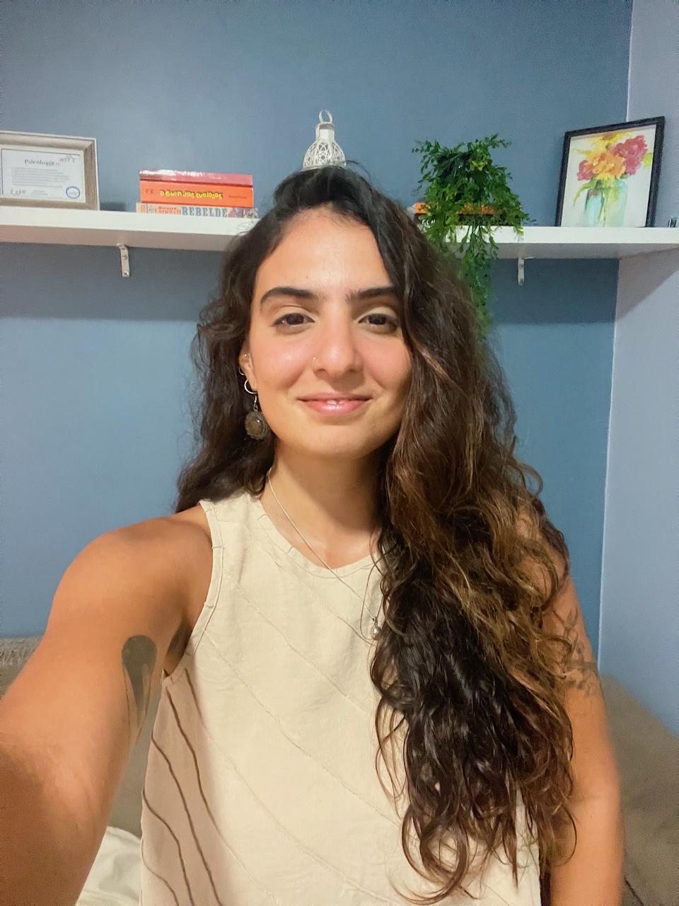 Ana Laís Teixeira, psicóloga, em seu consultório